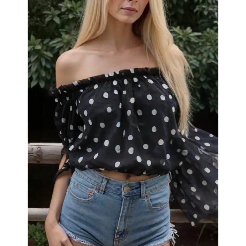 Live 4 Truth Cold Shoulder Top💗💗 Just Posted 🌹💖